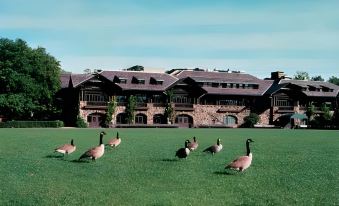 Overlook Lodge and Stone Cottages at Bear Mountain