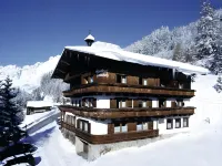 Das Grünholz Aparthotel & Restaurant Hotels in Werfenweng
