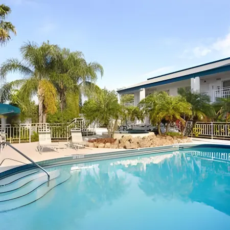 Super 8 by Wyndham Ellenton Bradenton Area