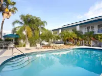 Super 8 by Wyndham Ellenton Bradenton Area Hotels in Ellenton