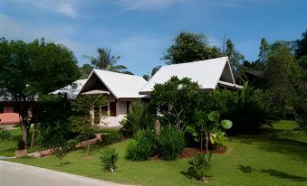 Monn Phu Phrai