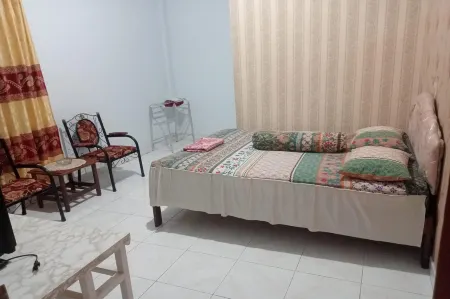 Wisma Sederhana Отели в г. Мамаджу