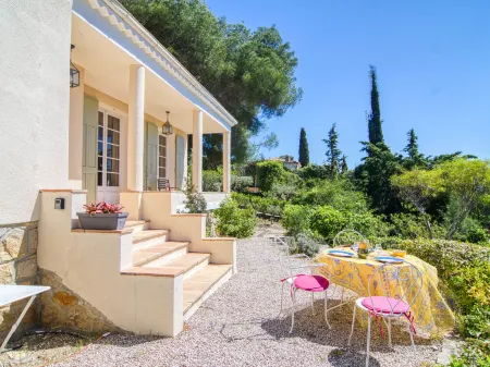 Le Farigoulo Отели рядом с достопримечательностью «Mas de Pierredon - Camping Sanary-sur-Mer - CAMPASUN»