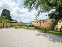 Croce Hotels near Santuario della Madonna della Querce, Lucignano