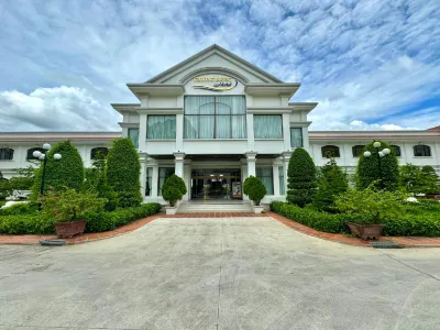 Chuong Duong Hotel Hotels near Vinh Trang Pagoda