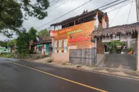 RedDoorz near Pantai Karang Hawu Pelabuhan Ratu Hotel dekat Vihara Nam Hai Kwan Se Im Pu Sa