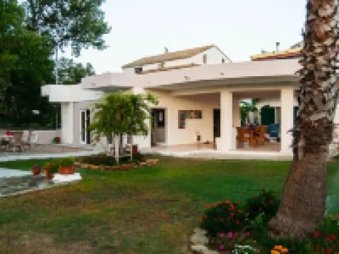 Cavos Beach House Hotels in Kávos