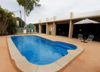 The Palms Motel - Pools