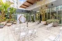 Aloft Jacksonville Tapestry Park Hotels near Hodges Stadium