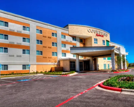 Courtyard San Marcos Hotels in San Marcos
