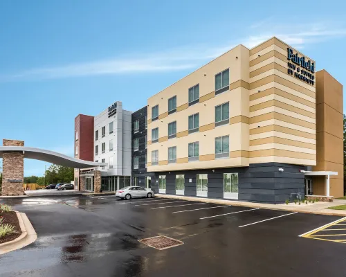 แฟร์ฟิลด์ อินน์แอนด์สวีทส์ บายแมริออท เครสต์วิว โรงแรมในเครสต์วิว