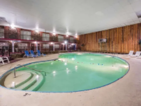 Ramada by Wyndham Mountain Home Hotels in Baxter County