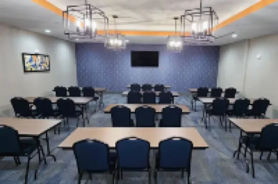 La Quinta Inn & Suites by Wyndham Austin South