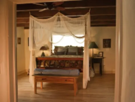 Red Cat House Vacation Apartment