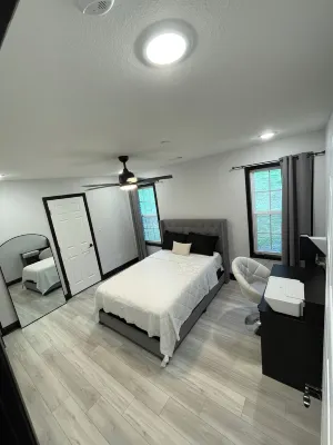 Cozy 3bed 2bath house on half ac of land mins from game time at the grounds