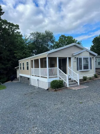 Cozy lake house in Badin Shores Resort!