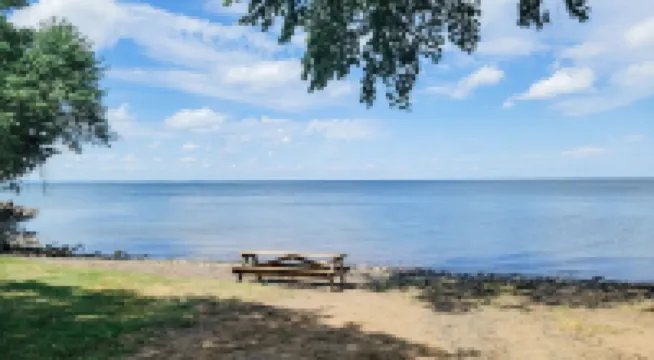 Peaceful End-Unit With Panoramic Lake Views! Perfect For All Seasons!