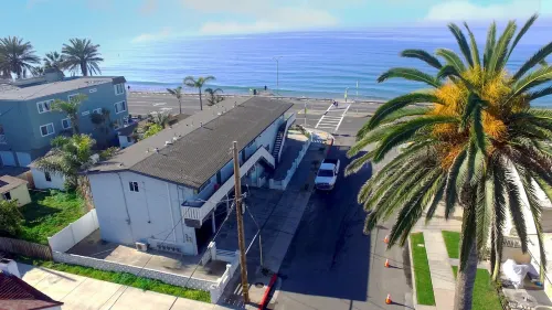 Beachside condo #B with 2bd /2 bath