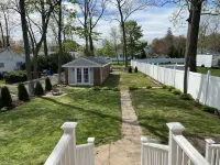 Beautiful, Spacious, Beachfront Home - Perfect for Entertaining Family & Friends Отели рядом с достопримечательностью «Йель Запад Кампус»