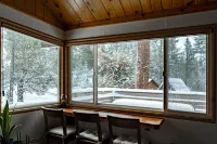 *NEW* Sheephorn Getaway - Cozy cabin 3 min to slopes + jacuzzi + fireplace