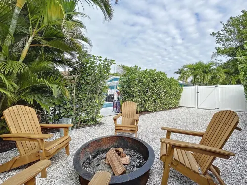 Charming Ground Level Resort Style 3 unit Condo  - unit C