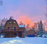 Cozy pet friendly cabin on creek with WiFi near Anchorage