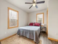 Cute Custer Cottage - Walk to restaurants and shopping