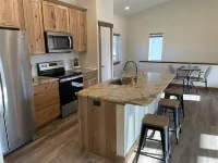 NEW Cottage 4 Blocks from Downtown Loveland CO Hotel a Loveland