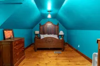 1875 Modern Renovated 7 Acres with Post & Beam Barn and Charm - Close to Skiing