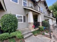 West End Townhouse steps from Main St & Falls Park, Shopping, Dining, Stadium