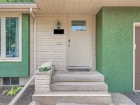 Sunlit Oasis: Family Friendly Suburban Private 4 Bedroom Retreat