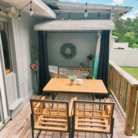 Charming 4-bedroom Cottage- BEST LOCATION & BACKYARD