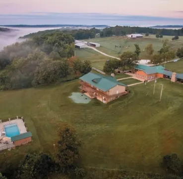 FALCON LODGE AND NATURE RETREAT Hotels in Laclede County