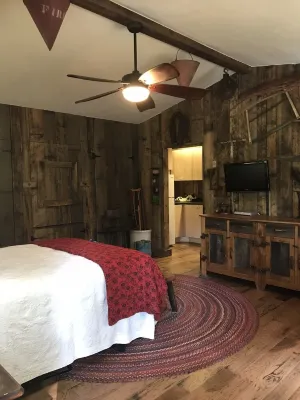 Smoky Mountain Holmestead, cabin near Bryson City