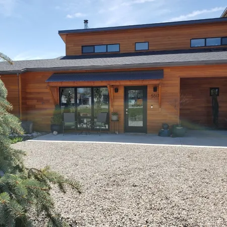 Modern Oasis with pool, close to downtown and airport