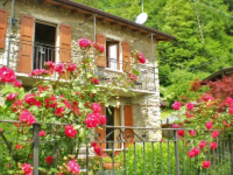 Apartment in an old barn, private garden overlooking the village