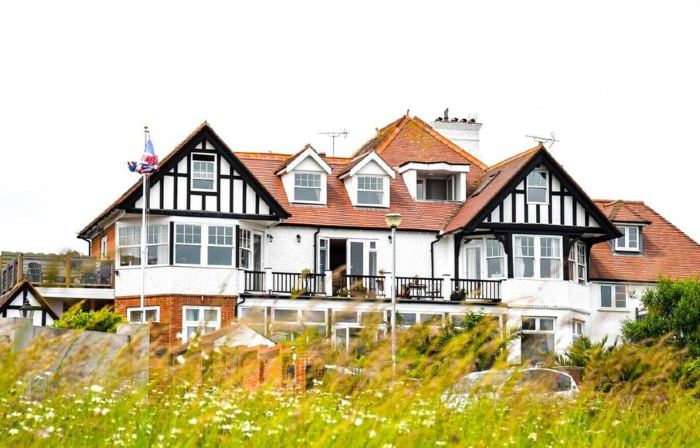 WAYFARERS REST      Amazing sea view!  Private estate on seafront.