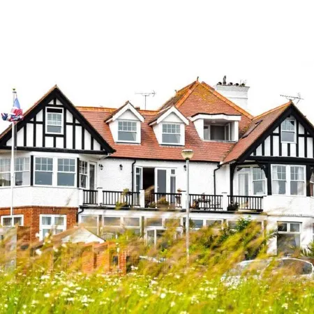 WAYFARERS REST      Amazing sea view!  Private estate on seafront.