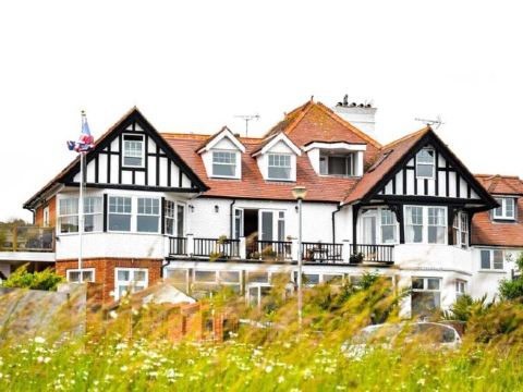 WAYFARERS REST Amazing sea view! Private estate on seafront.