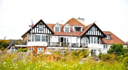 WAYFARERS REST      Amazing sea view!  Private estate on seafront. Отели рядом с достопримечательностью «Залив Вайкинг»