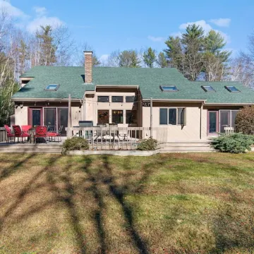 Spacious Trickey Moose Family Retreat - Woodstove, Firepit, Kayaks, Water Access