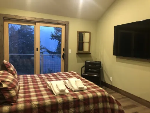 Private Mountain View minutes to Hiking, biking, golfing, skiing, snowboarding Hotels in Killington