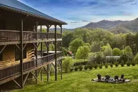 Blue Moon Lodge: Reconnect with Family and Friends with Room to Spread Out!