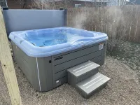 The Sycamore Cottage - 2 BR & 1.5 Bath - Hot Tub - Steps to Downtown