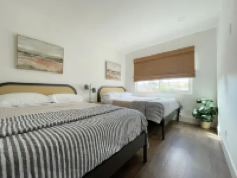 BEAUTIFUL, REMODELED HOME WITH EASY ACCESS TO LAKE AND RIVER - PET FRIENDLY