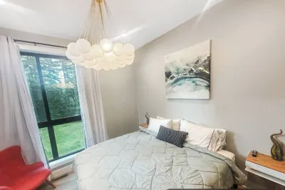 Modern Lakeview AUD Studio W/Private Patio & KTN