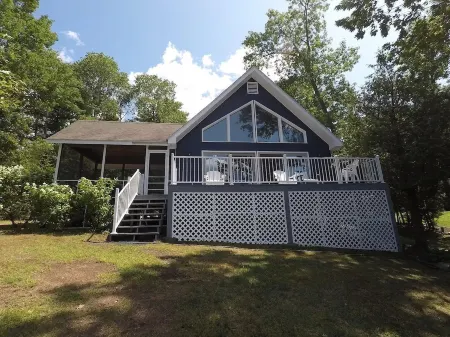 Lakefront w/ large deck, screened porch, dock, private lakefront. Pet friendly!