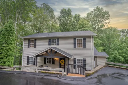 Mountain Double Suite Retreat Отели рядом с достопримечательностью «Мозес Кон Манор»