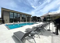 40 Mins. to Glacier Park, 5 Mins. to City Beach & DT, Seasonal Clubhouse Pool - piscina