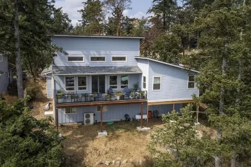 Waterview 3 Bedroom home in town, walk to town amenities, airport & hospital. Hotels in Friday Harbor